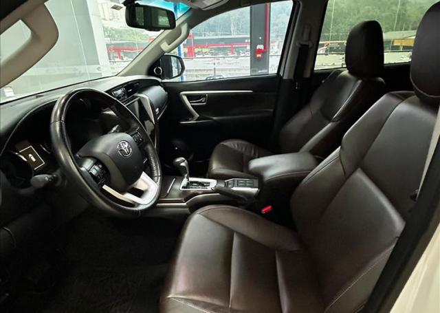AutoPlus Ford Blumenau - TOYOTA - HILUX SW4 - 2.8 SRX 4X4 16V TURBO INTERCOOLER AUTOMÁTICO - Foto 8