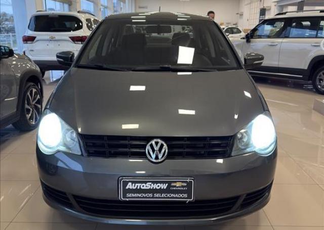 AutoShow Chevrolet Mafra - VOLKSWAGEN - POLO SEDAN - 1.6 MI 8V MANUAL - Foto 2