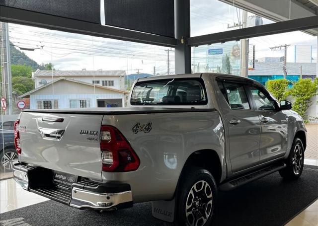 Autoplus Ford Rio do Sul - TOYOTA - HILUX - 2.8 D-4D TURBO CD SRX 4X4 AUTOMÁTICO - Foto 4