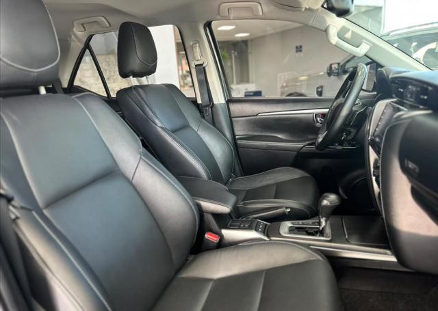 AutoPlus Ford Caçador - TOYOTA - HILUX SW4 - 2.8 D-4D TURBO SRX 4X4 AUTOMÁTICO - Foto 12