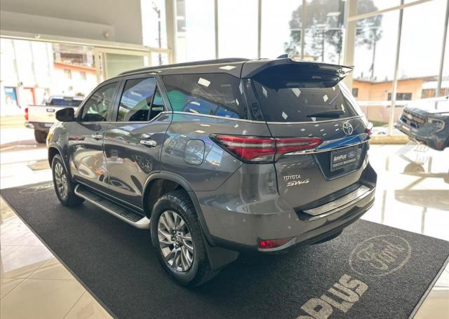 AutoPlus Ford Caçador - TOYOTA - HILUX SW4 - 2.8 D-4D TURBO SRX 4X4 AUTOMÁTICO - Foto 4